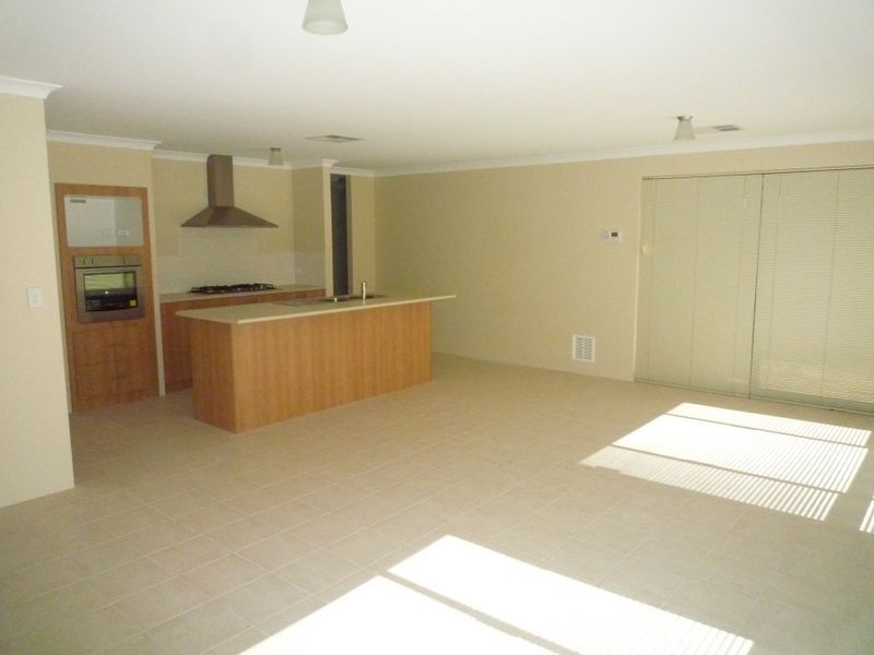 10 Innes Parkway, Lakelands WA 6180