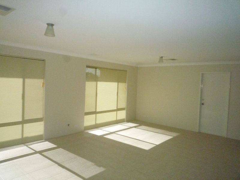 10 Innes Parkway, Lakelands WA 6180