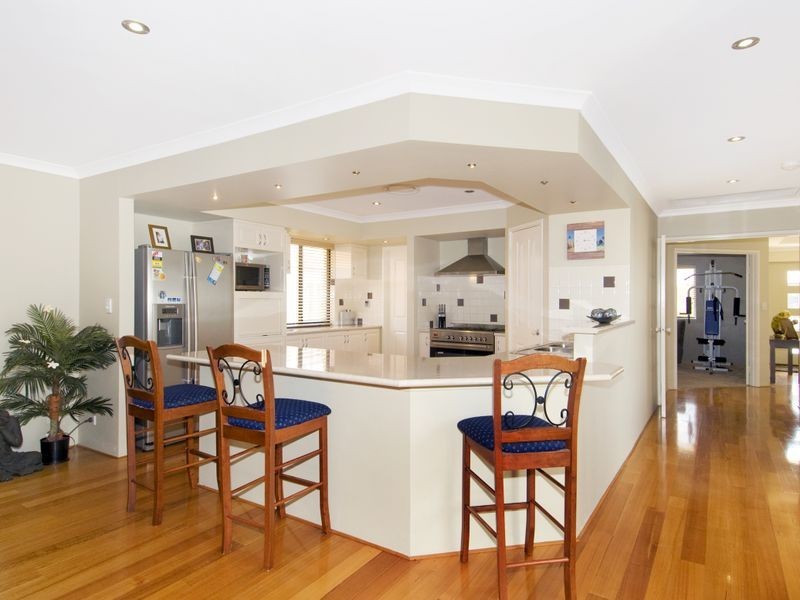 6 Lomatia Ramble, Halls Head WA 6210