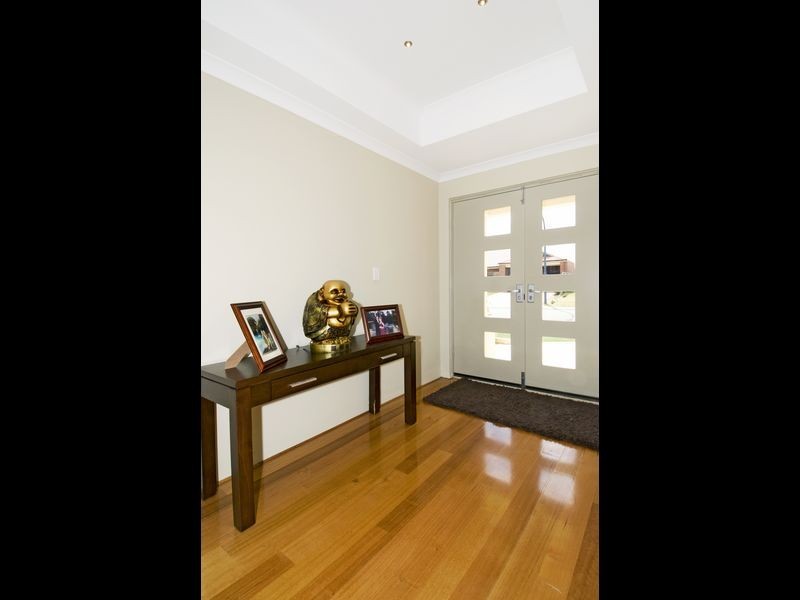 6 Lomatia Ramble, Halls Head WA 6210