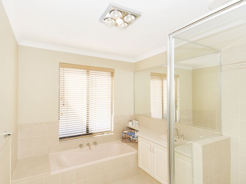 6 Lomatia Ramble, Halls Head WA 6210