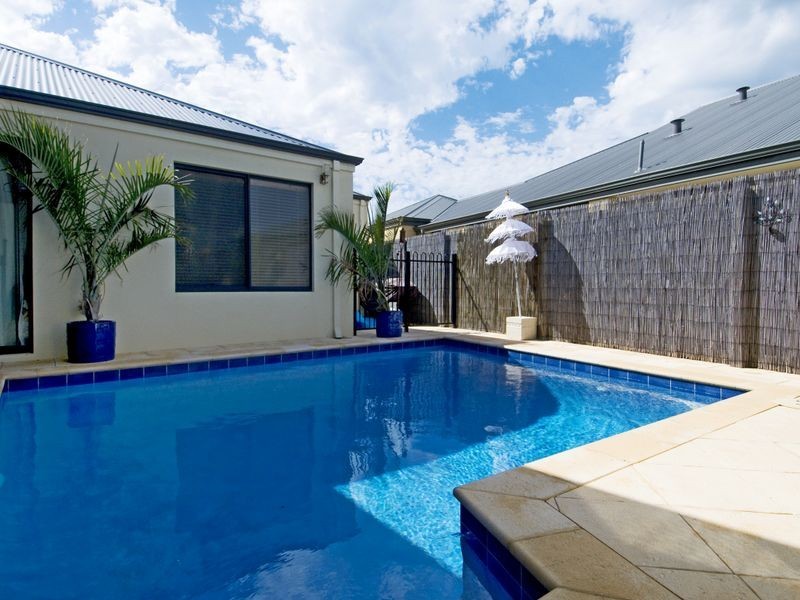 6 Lomatia Ramble, Halls Head WA 6210