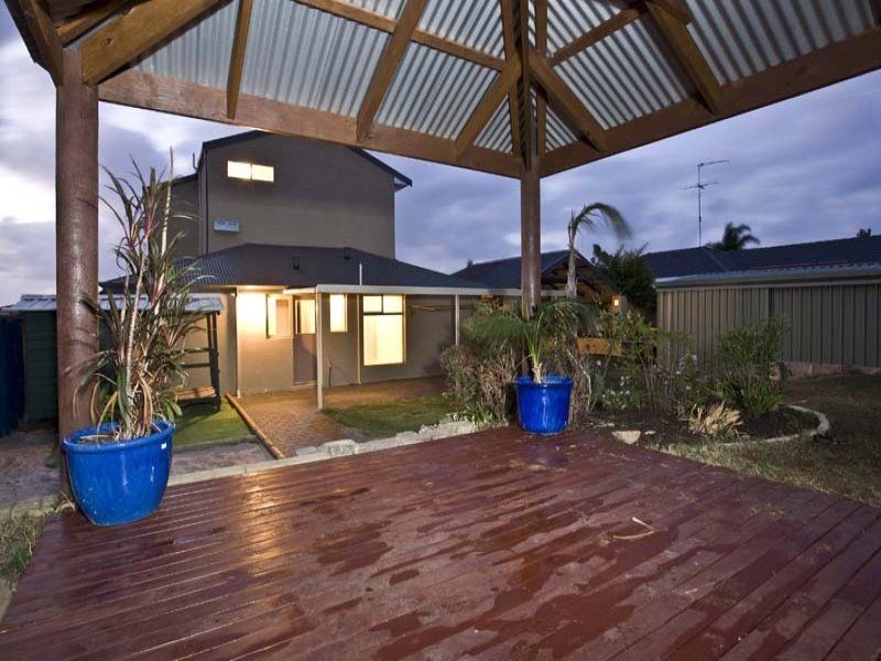 18 Kingfisher Drive, Halls Head WA 6210