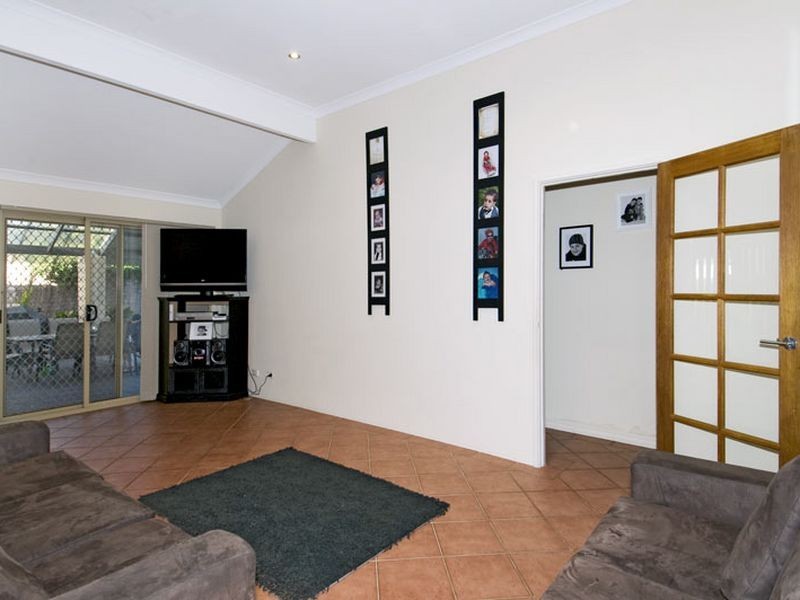 18 Kingfisher Drive, Halls Head WA 6210