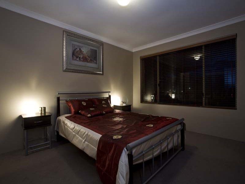 18 Kingfisher Drive, Halls Head WA 6210