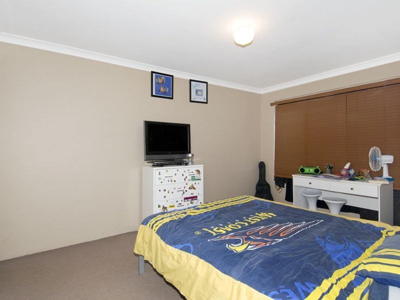18 Kingfisher Drive, Halls Head WA 6210