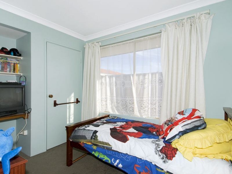 18 Kingfisher Drive, Halls Head WA 6210