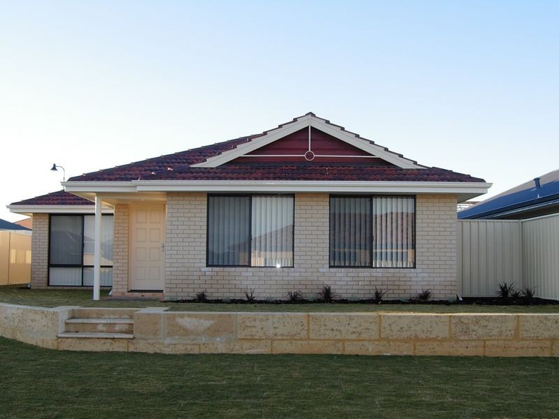 21 Rayner Promenade, Lakelands WA 6180