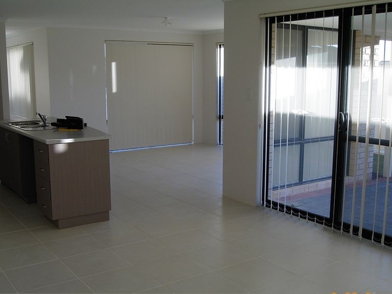 21 Rayner Promenade, Lakelands WA 6180