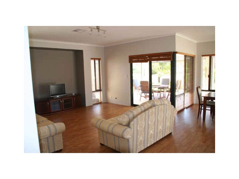 27 Fairborn Retreat, Meadow Springs WA 6210