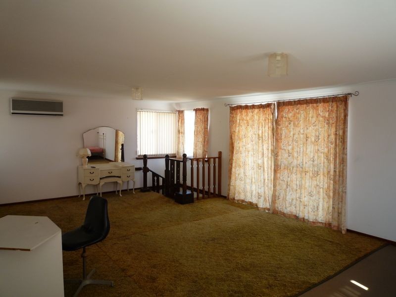 6 Armstrong Street, Halls Head WA 6210