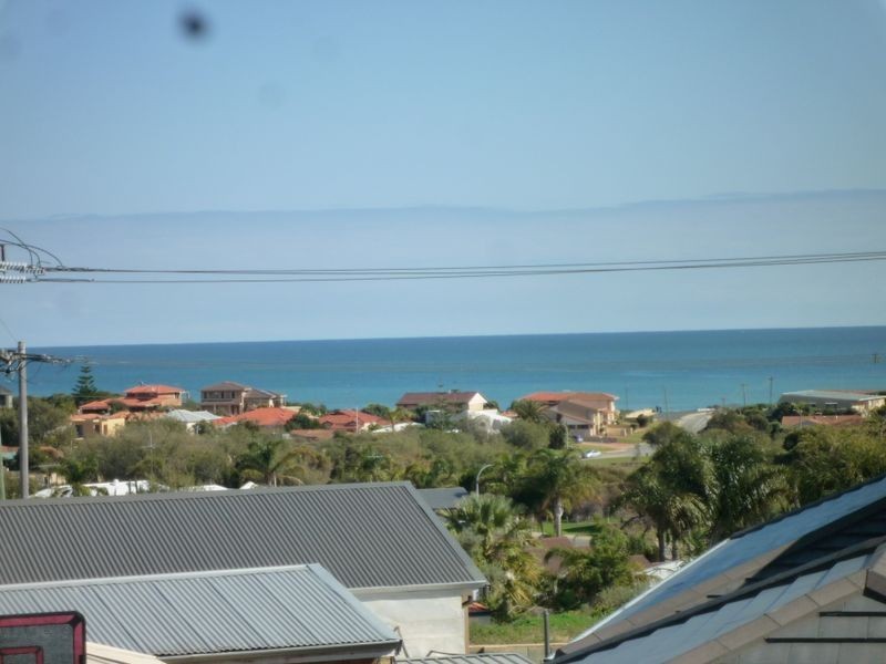 6 Armstrong Street, Halls Head WA 6210