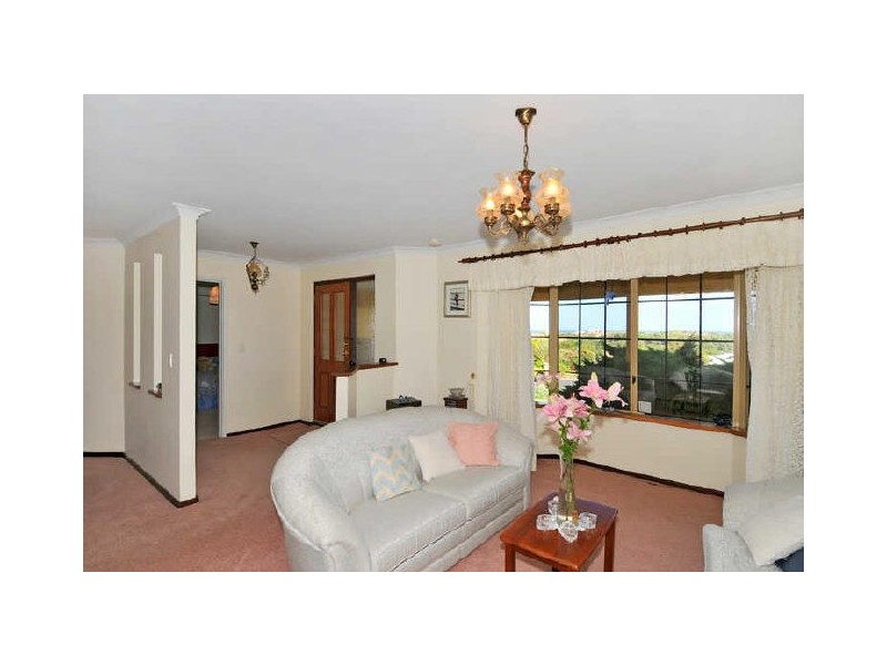 9 Carabeen Place, Halls Head WA 6210