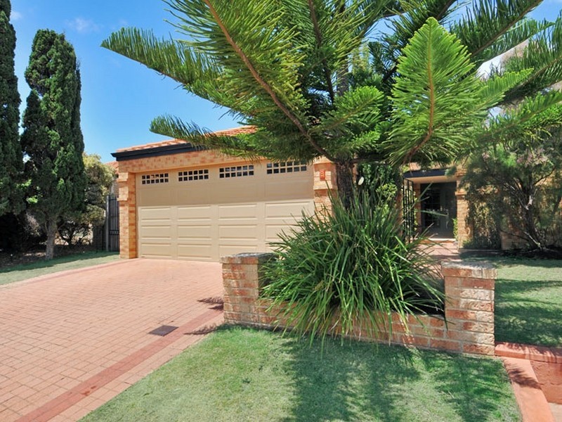 9 Paradise Circuit, Halls Head WA 6210