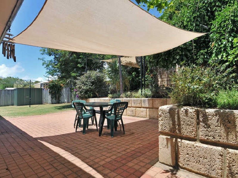 9 Paradise Circuit, Halls Head WA 6210