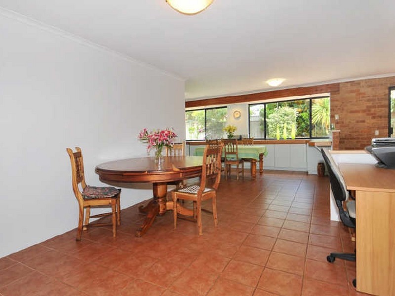 9 Paradise Circuit, Halls Head WA 6210