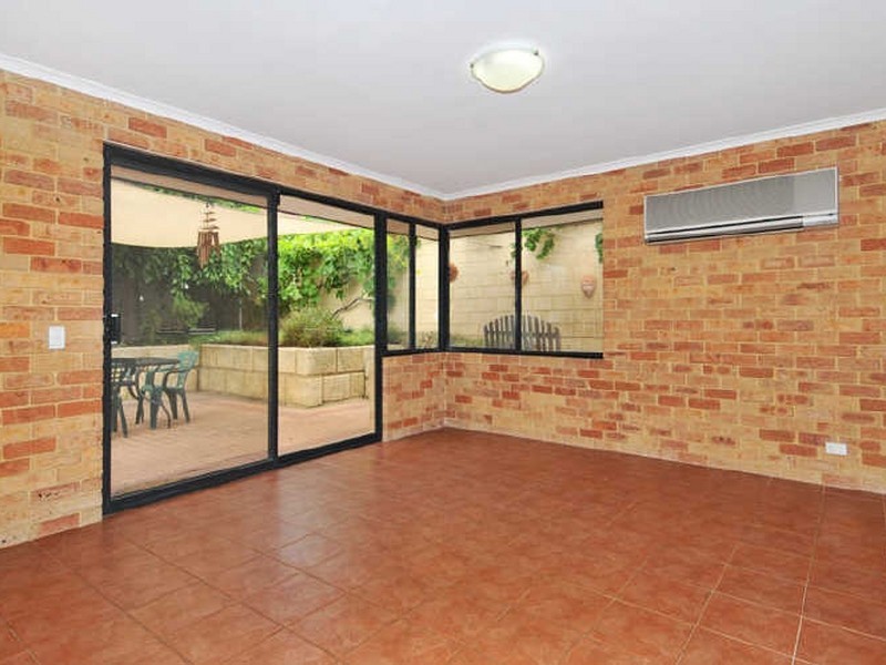 9 Paradise Circuit, Halls Head WA 6210