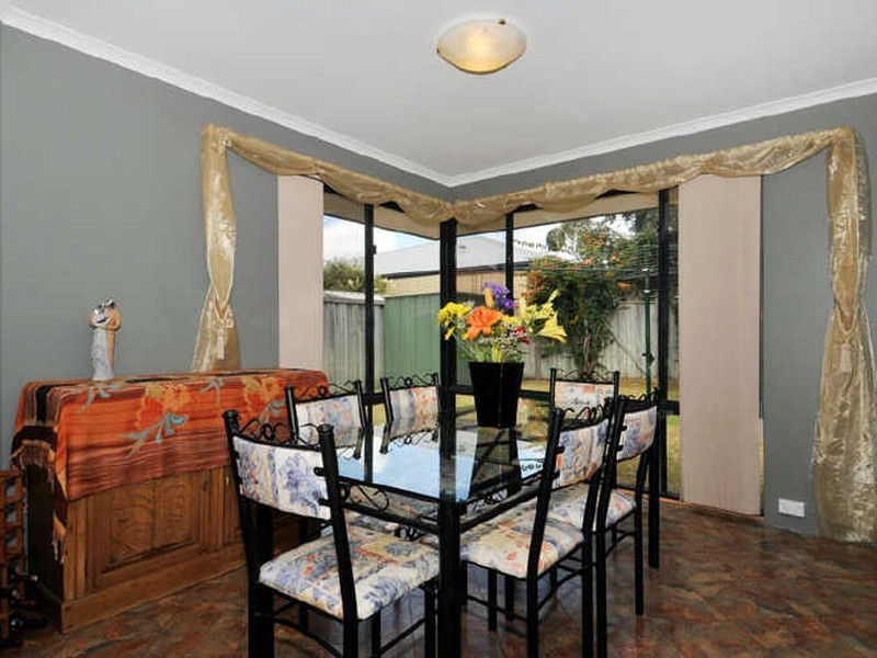 9 Paradise Circuit, Halls Head WA 6210