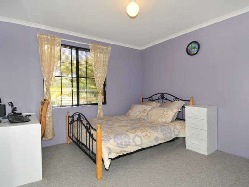 9 Paradise Circuit, Halls Head WA 6210