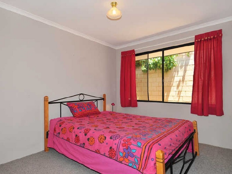 9 Paradise Circuit, Halls Head WA 6210