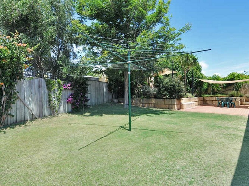 9 Paradise Circuit, Halls Head WA 6210