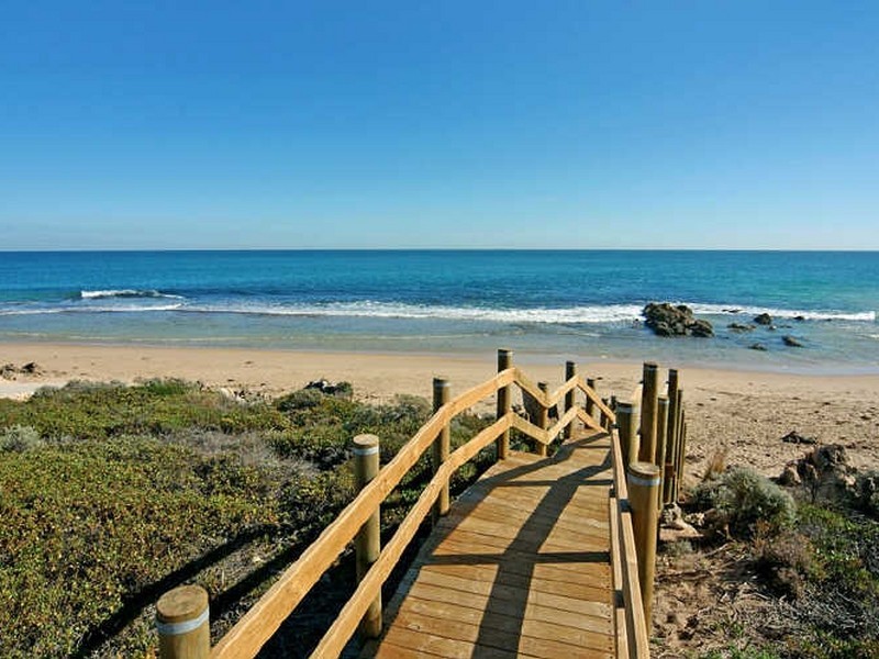 9 Paradise Circuit, Halls Head WA 6210