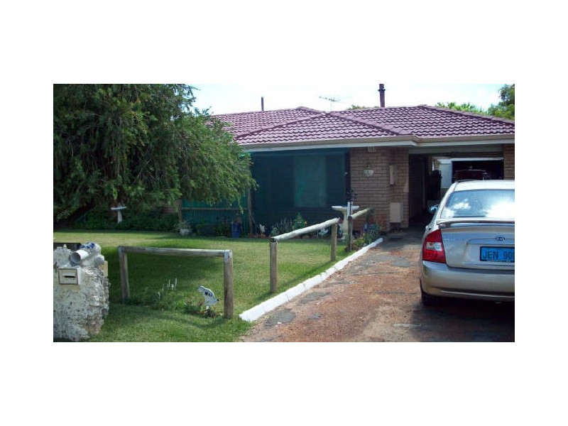 4 Wyeree Road, Silver Sands WA 6210
