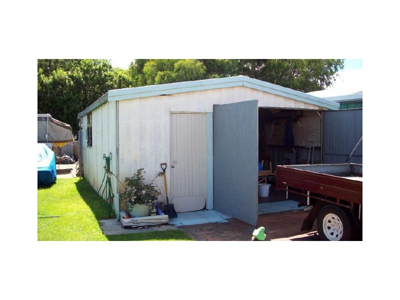4 Wyeree Road, Silver Sands WA 6210