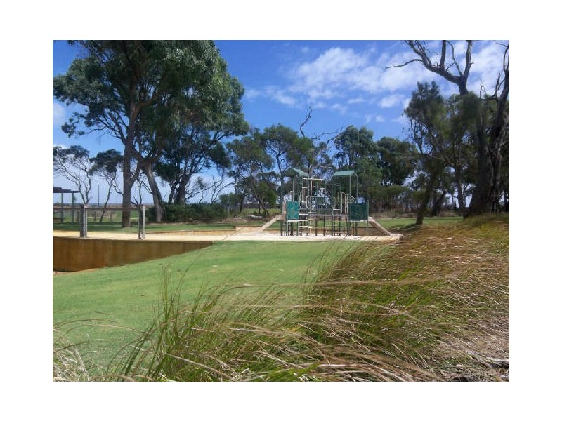 35 Karon Vista, Halls Head WA 6210