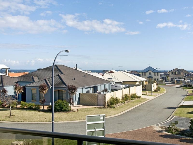 29 Bookleaf Loop, Halls Head WA 6210