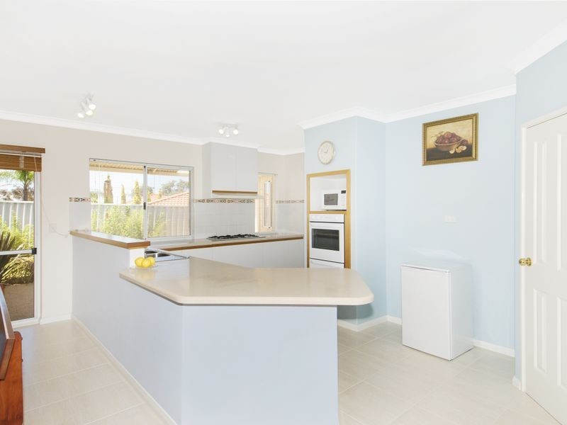 4 Howe Close, San Remo WA 6210