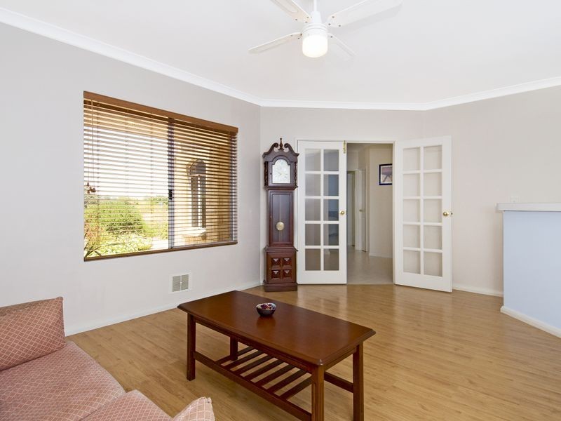 4 Howe Close, San Remo WA 6210