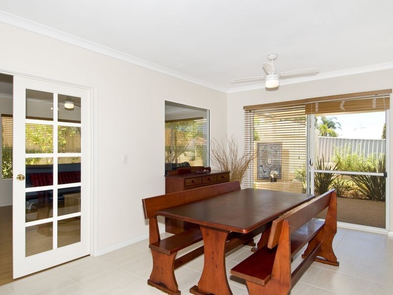 4 Howe Close, San Remo WA 6210