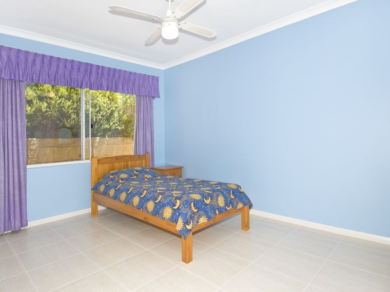 4 Howe Close, San Remo WA 6210