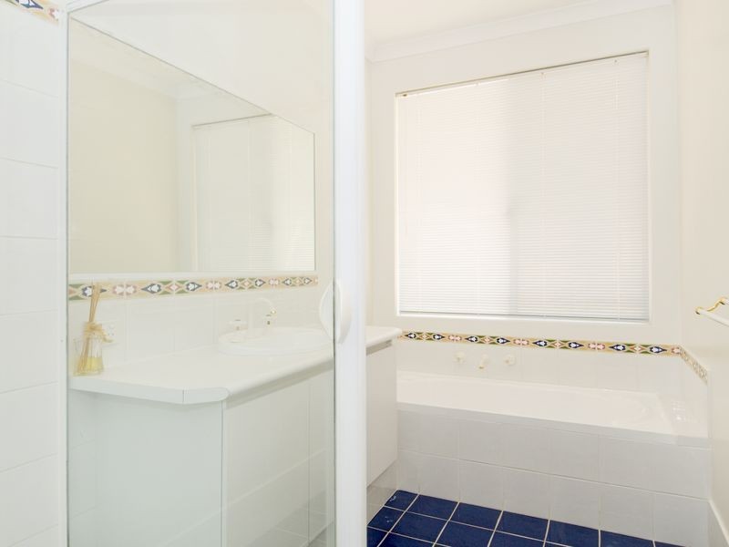 4 Howe Close, San Remo WA 6210