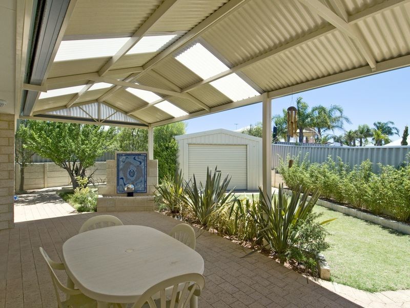 4 Howe Close, San Remo WA 6210