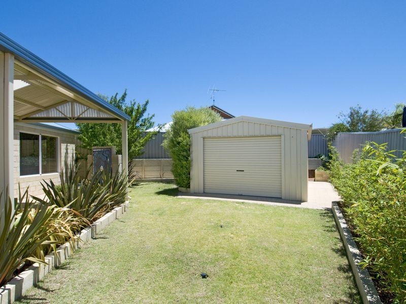 4 Howe Close, San Remo WA 6210