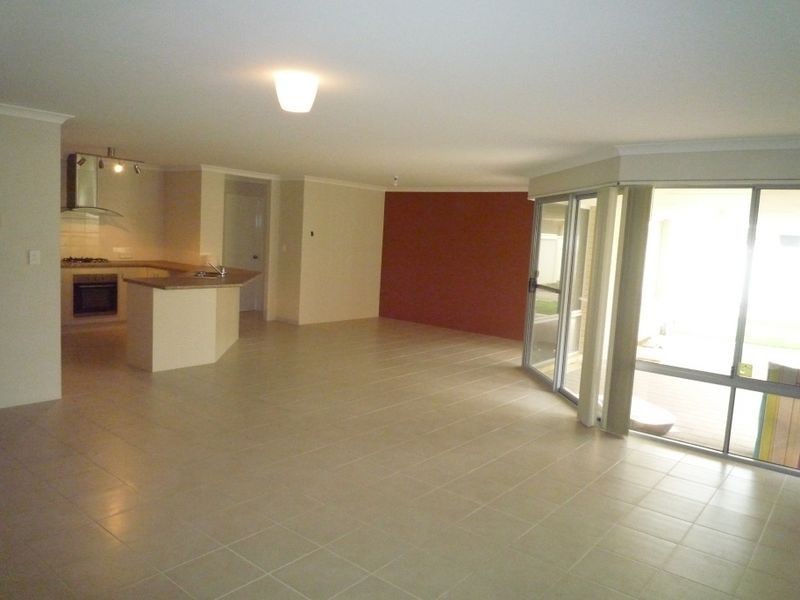 5 Shelduck Way, Dudley Park WA 6210