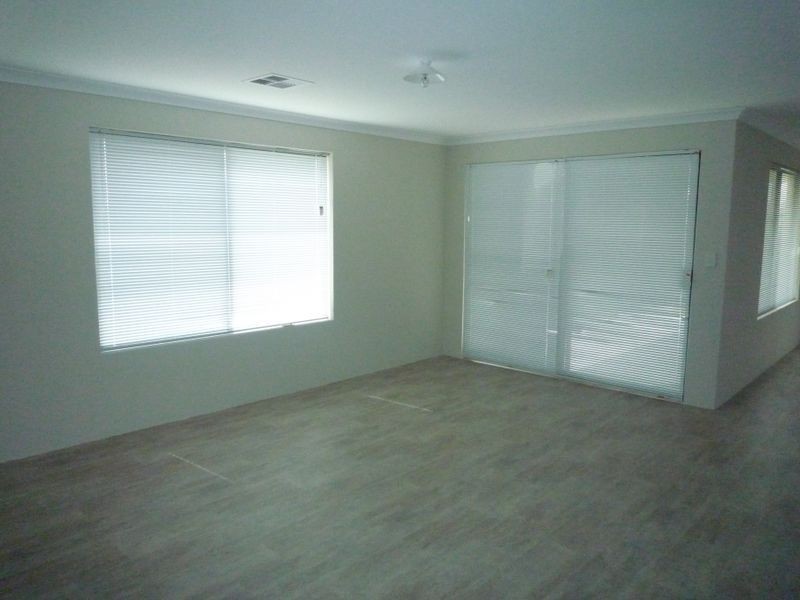 49 Marsdenia Road, Halls Head WA 6210