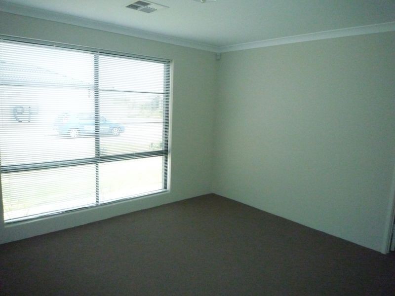 49 Marsdenia Road, Halls Head WA 6210