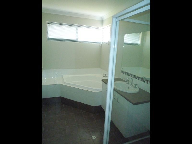 49 Marsdenia Road, Halls Head WA 6210