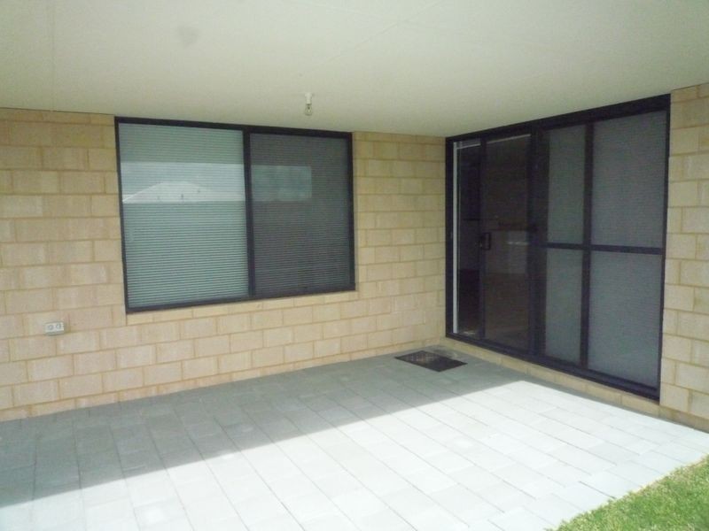 49 Marsdenia Road, Halls Head WA 6210