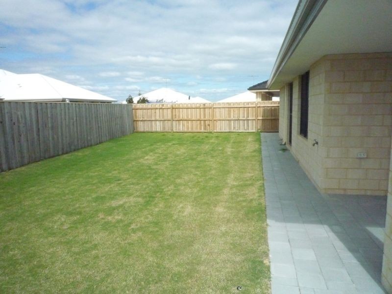 49 Marsdenia Road, Halls Head WA 6210