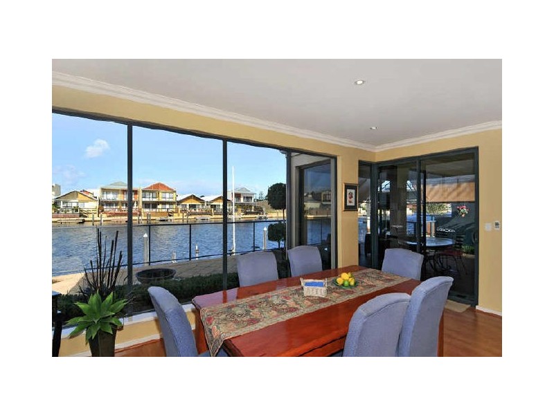 4 Bermuda Place, Halls Head WA 6210