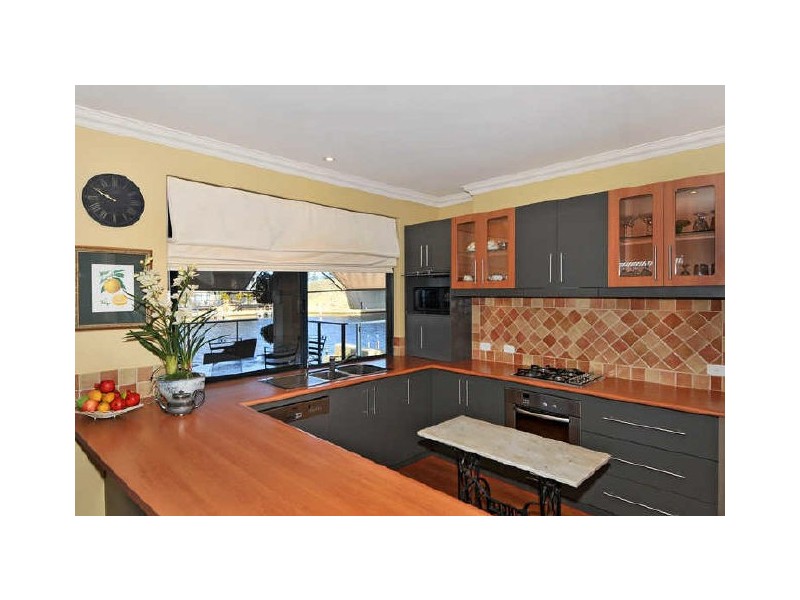 4 Bermuda Place, Halls Head WA 6210