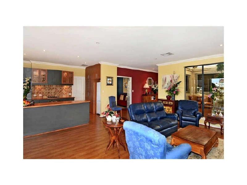 4 Bermuda Place, Halls Head WA 6210