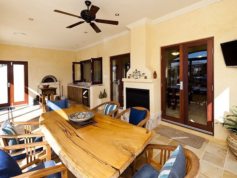 17 Leisure Way, Halls Head WA 6210