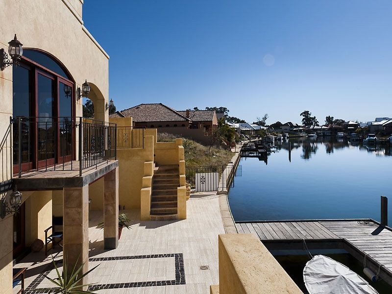 17 Leisure Way, Halls Head WA 6210