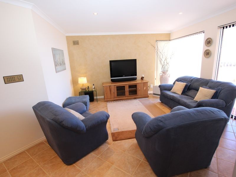 10A Pinnace Court, Halls Head WA 6210