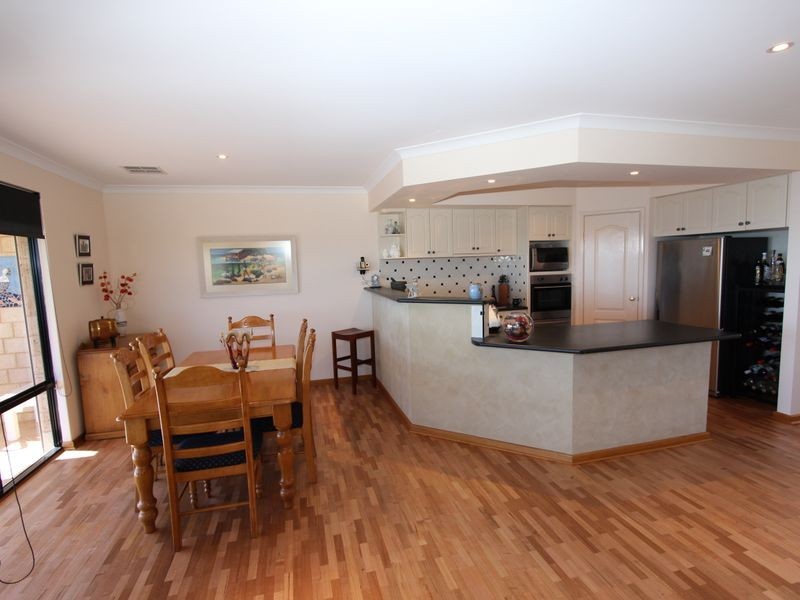 10A Pinnace Court, Halls Head WA 6210